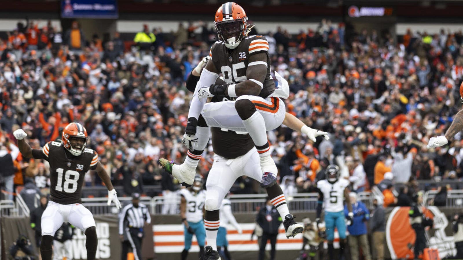 Browns&#39; TE David Njoku Defends Cleveland During Pro Bowl Events