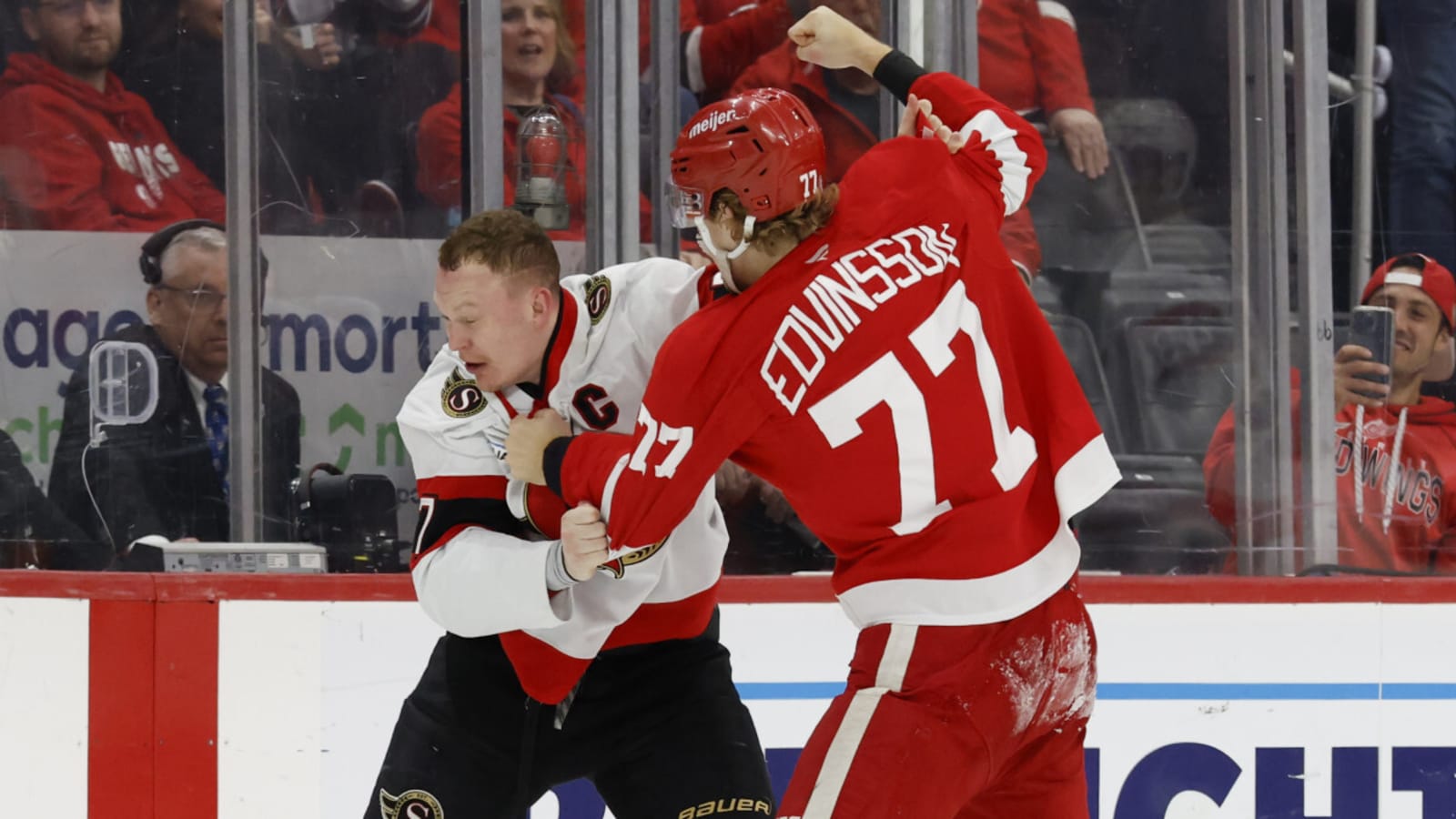 Brady Tkachuk's dad reacts to son's behavior vs. Red Wings
