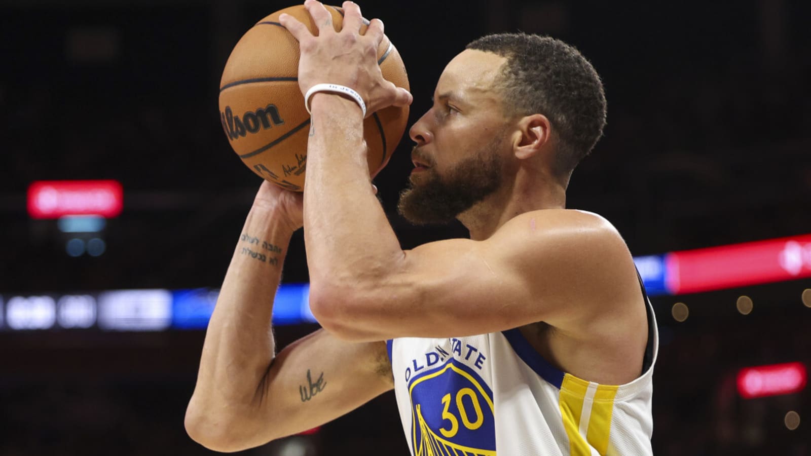 Stephen Curry Shoots Bricks In A Carnival 3-Pointer Game: 'These Rims Are Tough Even For The Chef'