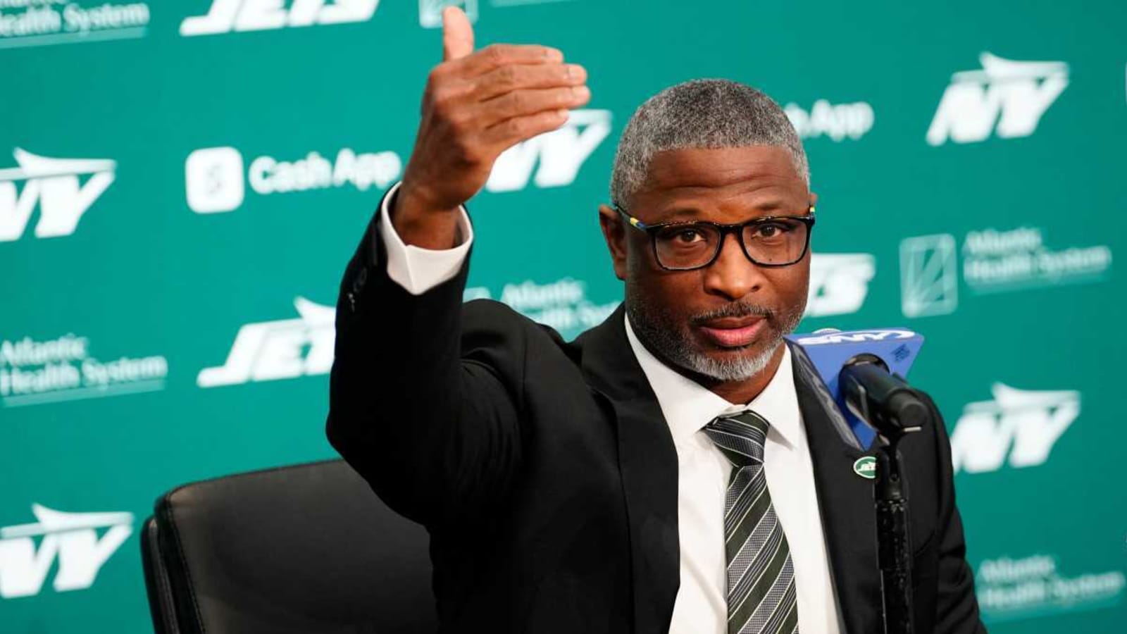 Jets&#39; Aaron Glenn Shouts Out Dan Campbell, Draws Lions Parallels at Press Conference