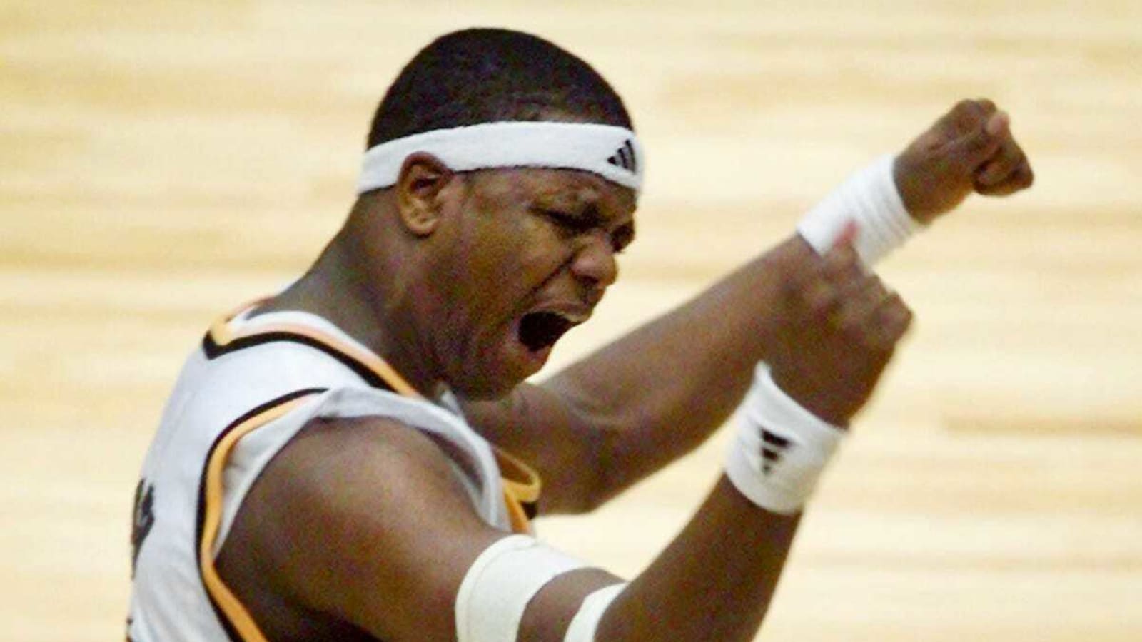 Radio show host/former Tennessee Vols star Ron Slay tells wild must-hear story about his car getting stolen right in front of him