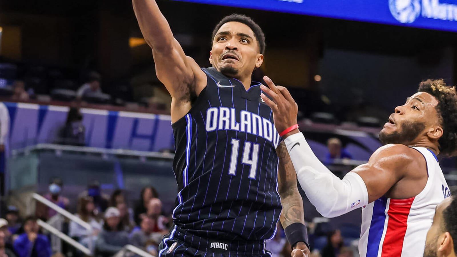 Gary Harris undergoes arthroscopic surgery on left knee