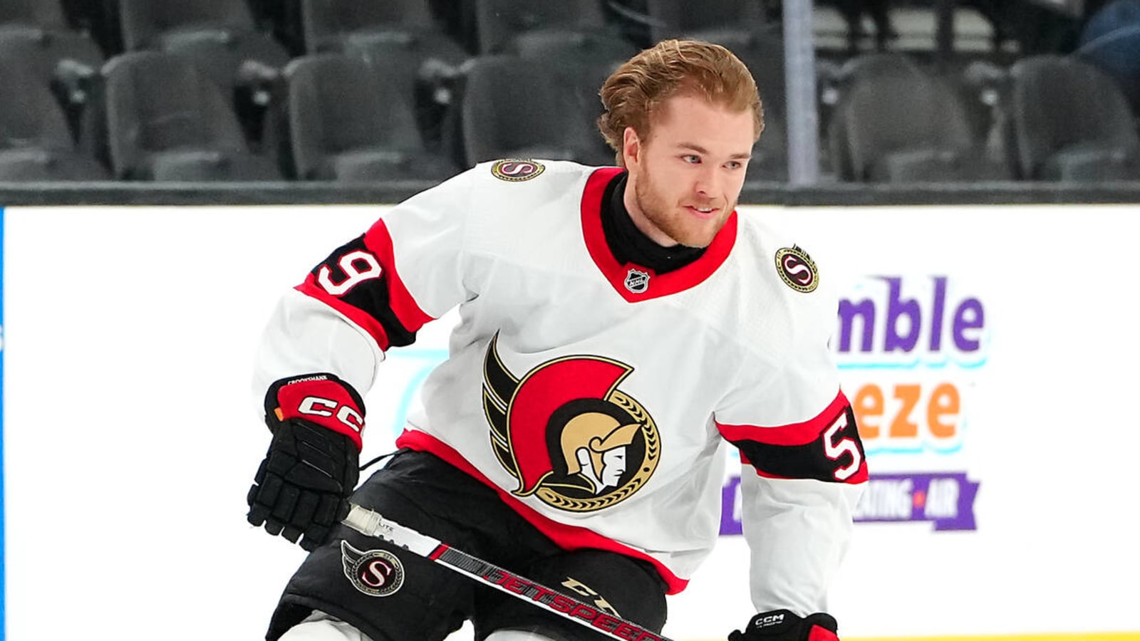 Senators re-sign forward to one-year deal