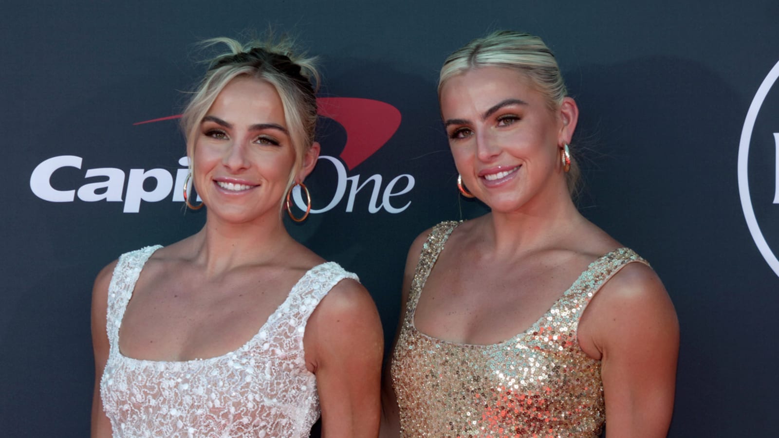 Cavinder twins have new endorsement deal