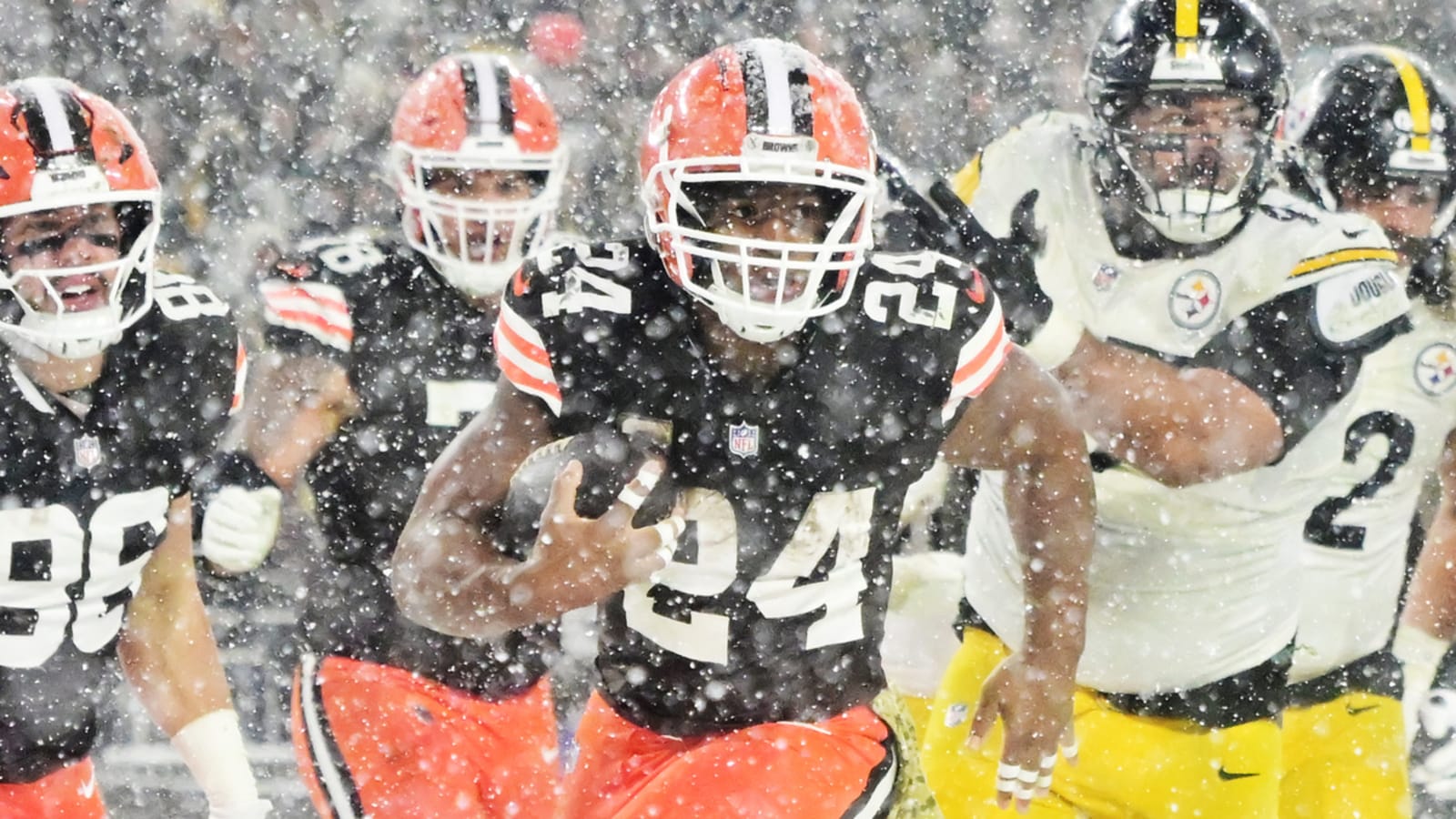 Nick Chubb scores game-winner as Browns upset Steelers