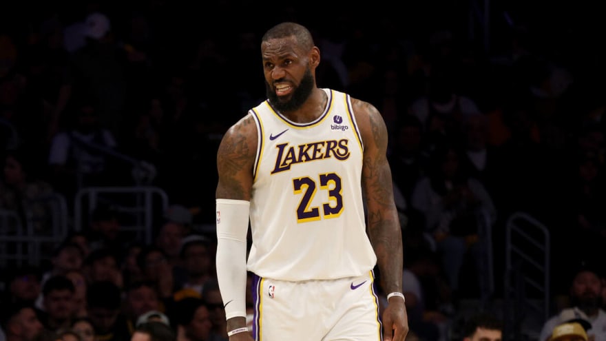 Watch: LeBron James is furious at Lakers bench