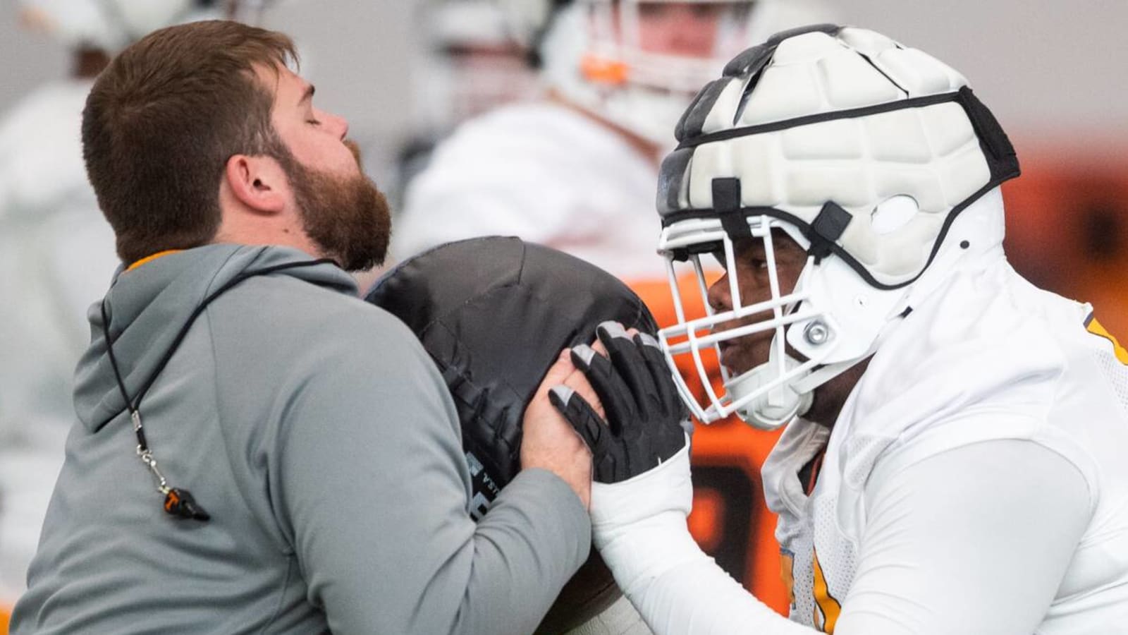 Tennessee Vols OL coach Glen Elarbee addresses controversial position switch