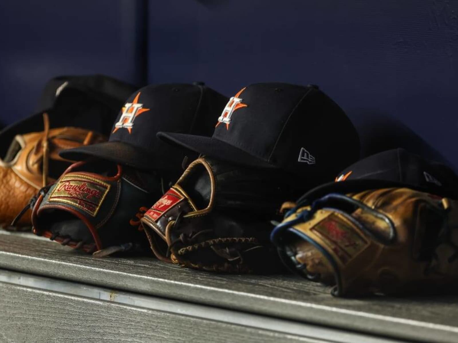 Astros' moves shake up coaching staff, front office
