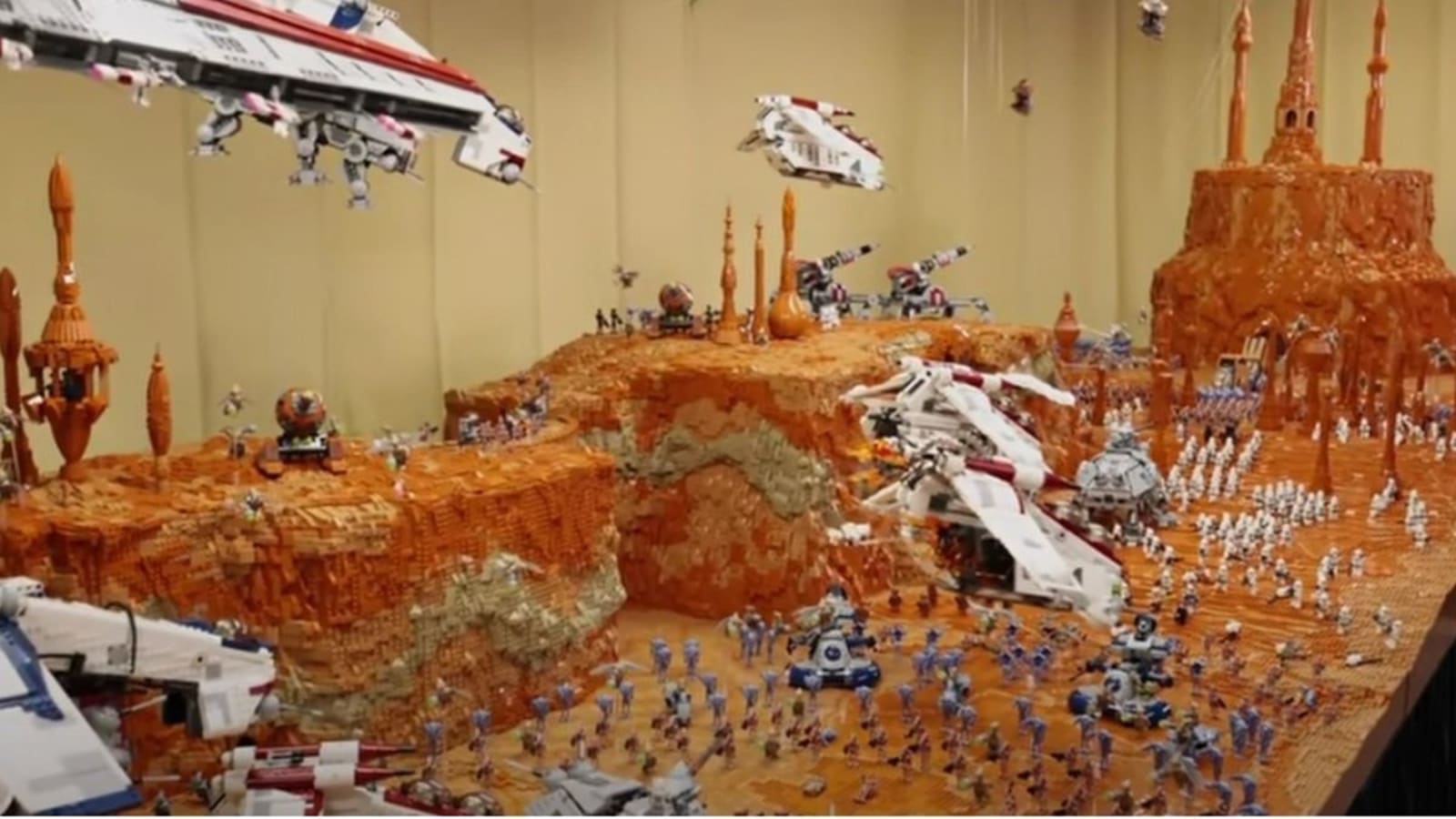 Massive STAR WARS: THE CLONE WARS LEGO Battle Took 2 Years and 250K Bricks to Complete