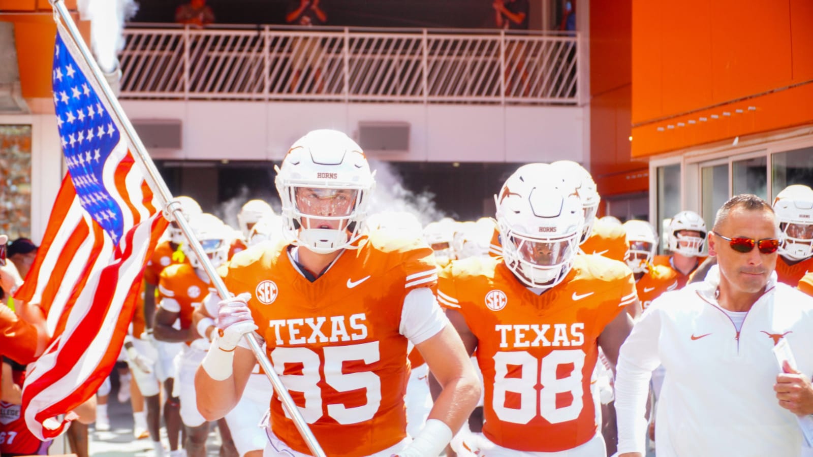 Texas&#39; recruiting struggles could end tonight—will a four-star choose the Longhorns or South Carolina?