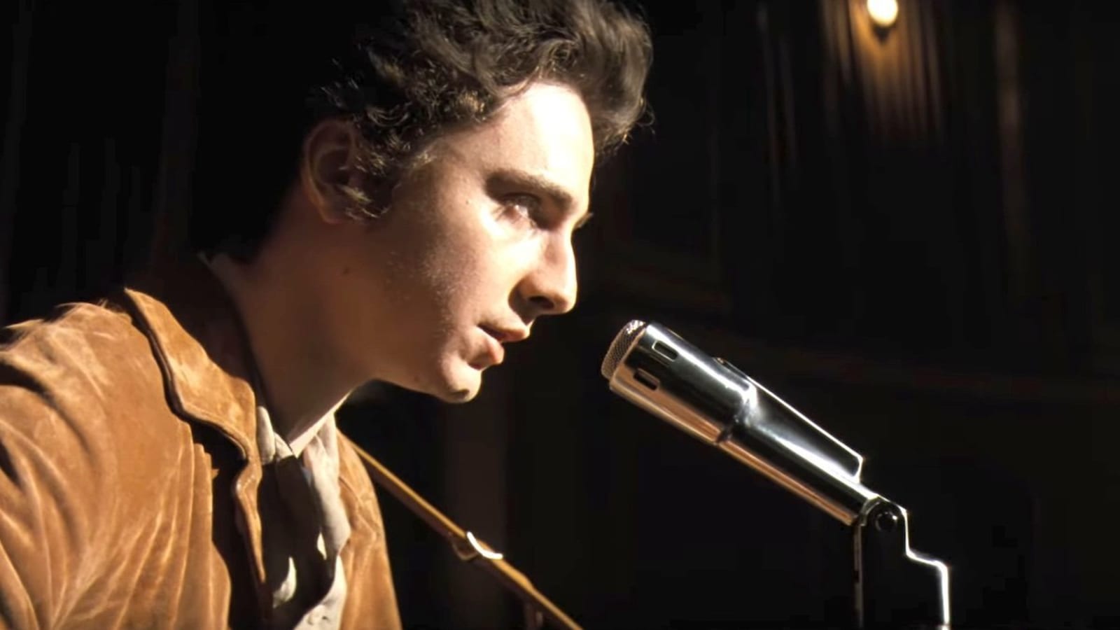 Timothée Chalamet Is a Young Bob Dylan in A COMPLETE UNKNOWN’s First Trailer