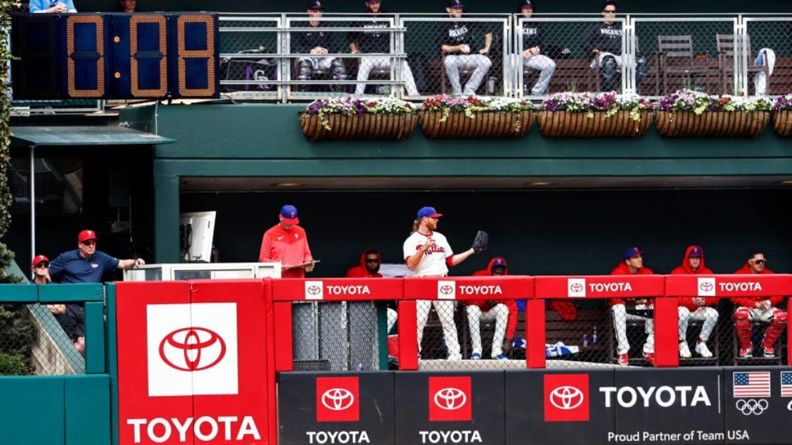 Fan tumbles over railing into Red Sox bullpen in Philadelphia