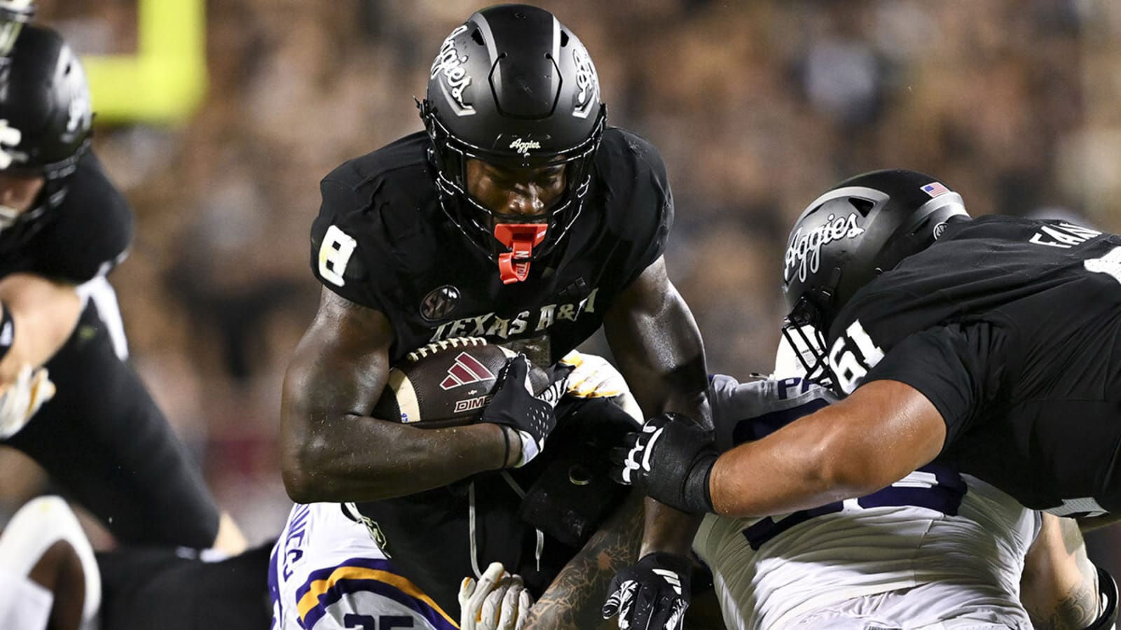 Texas A&M star Le’Veon Moss exits South Carolina game with painful injury
