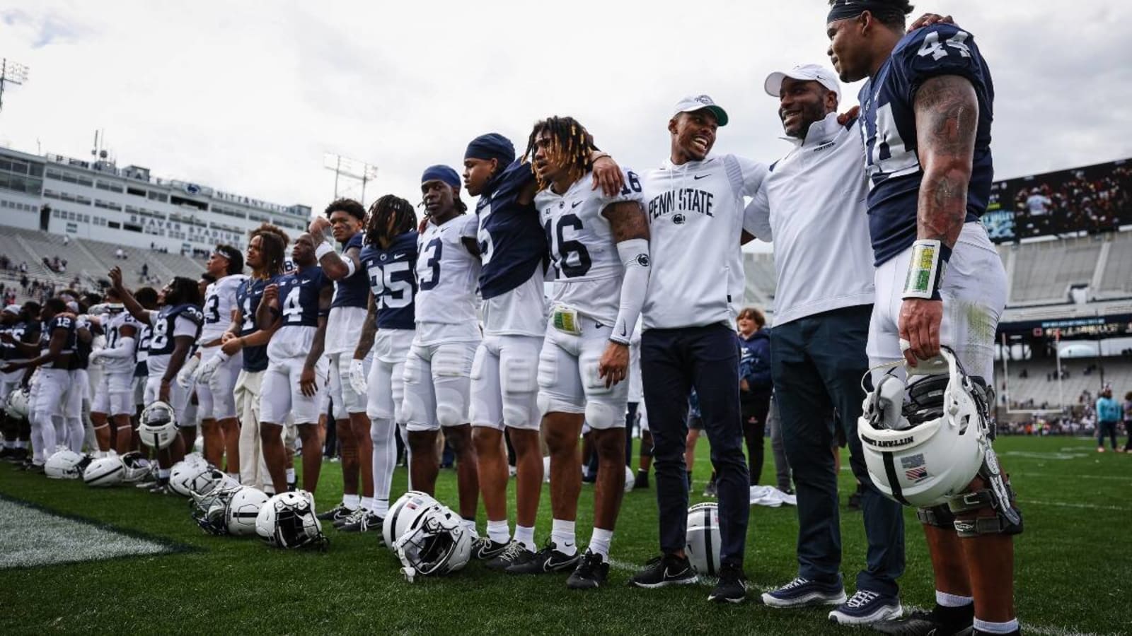 Penn State Lineman Wows Crowd With National Anthem Before Nittany Lions