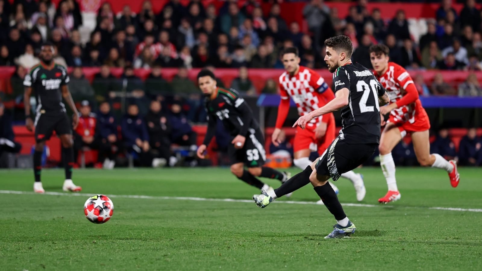 How much Arsenal has made from reaching the Champions League last 16