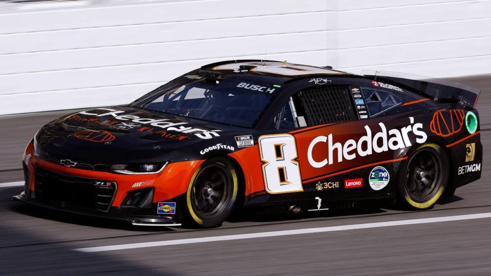 NASCAR odds: Phoenix picks, predictions for Sunday’s Shriners Children’s 500