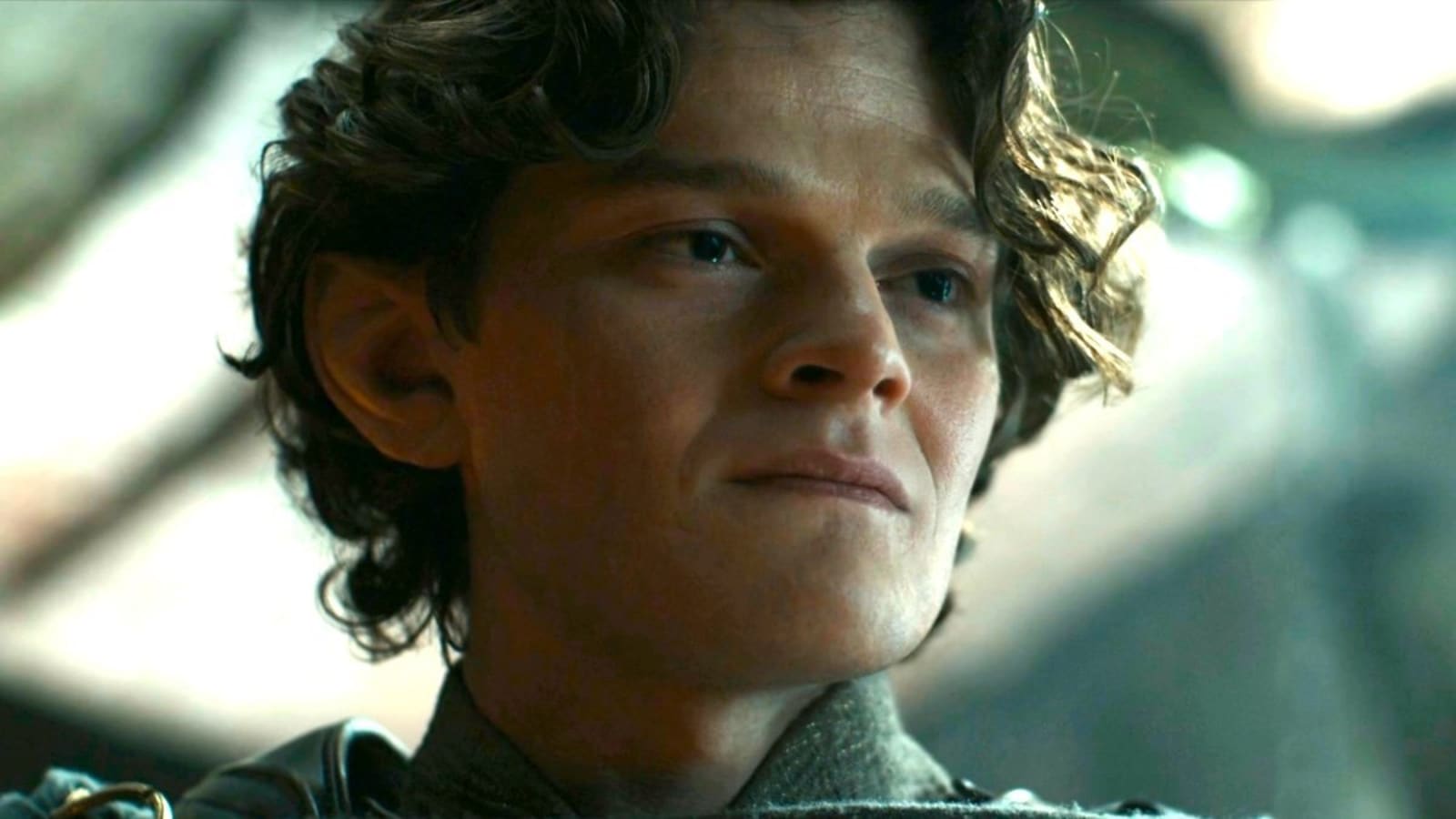Robert Aramayo Talks THAT Elrond Kiss, Celebrían on THE RINGS OF POWER, and the Culture of Elven Kissing