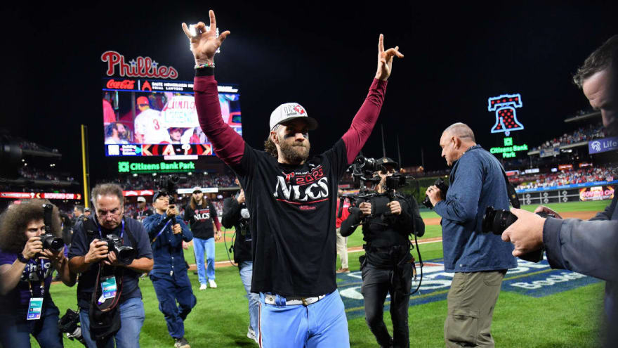 New Jersey vintage clothing store cashing in on Phillies' postseason  success - CBS Philadelphia