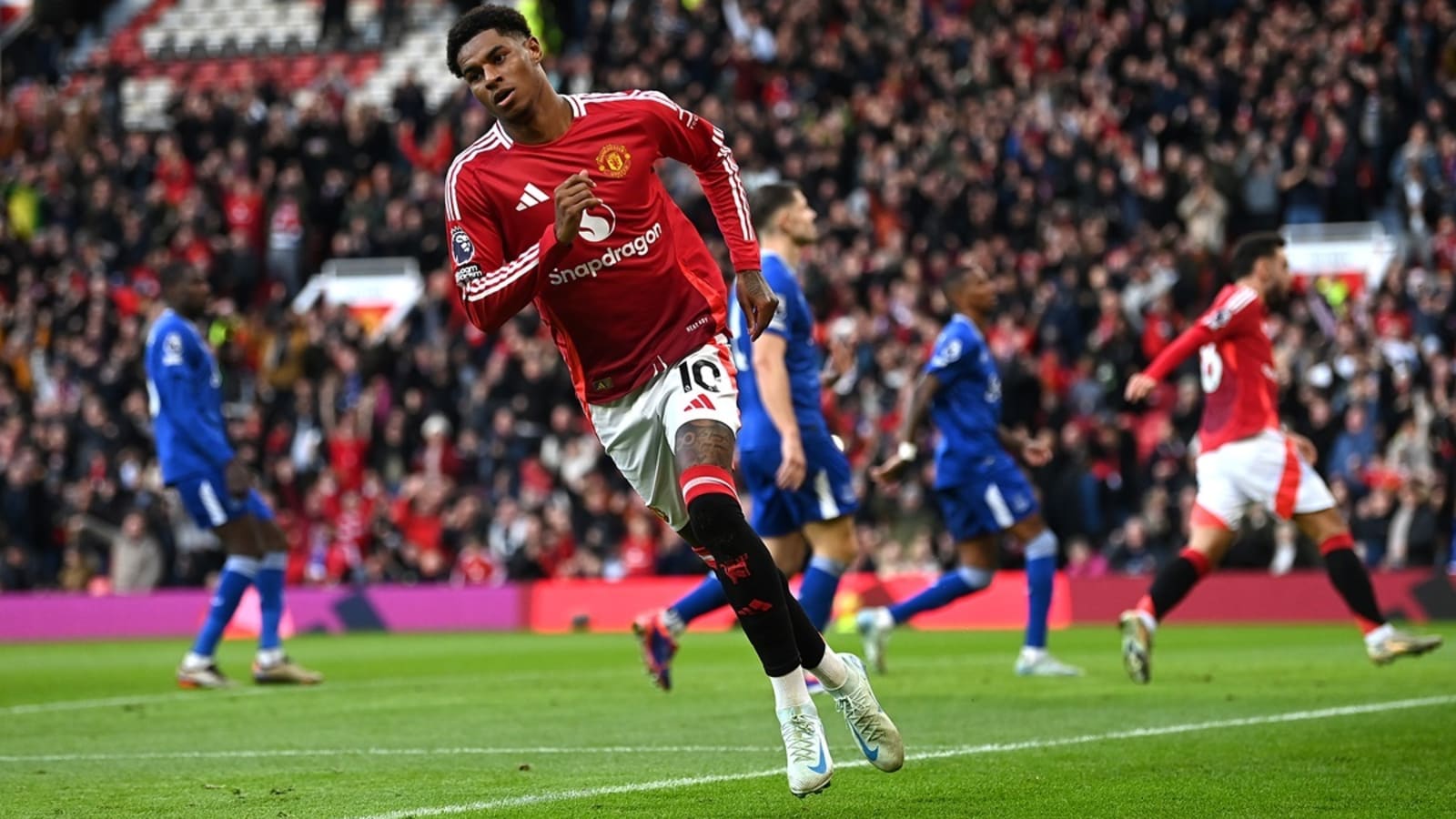 Arsenal considers late move for Man Utd attacker