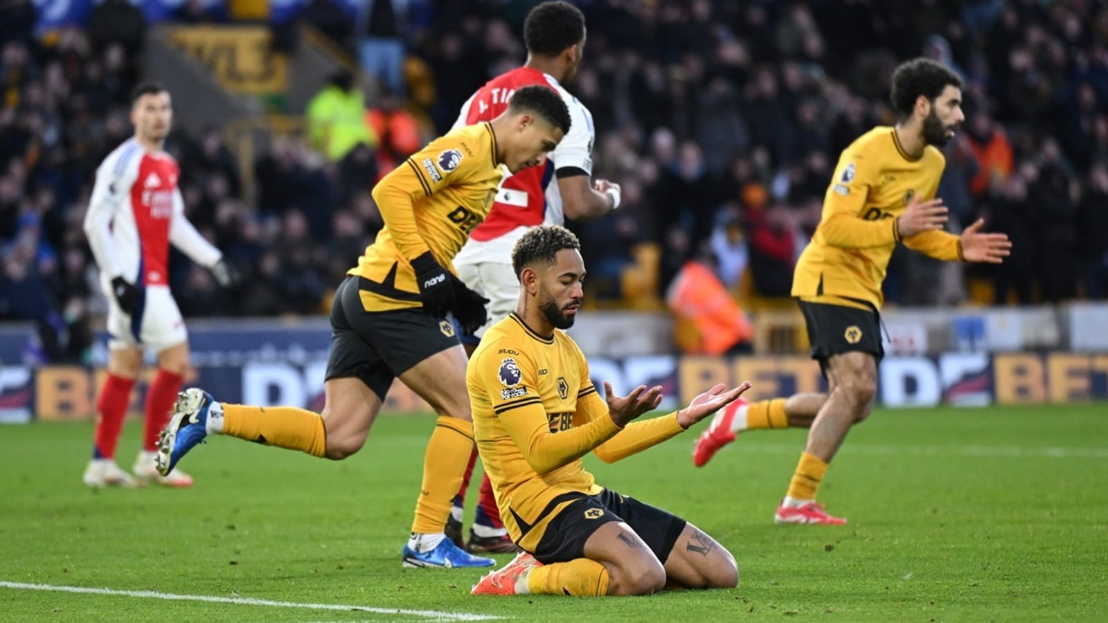 Arsenal may have failed in a late attempt to hijack Man Utd transfer