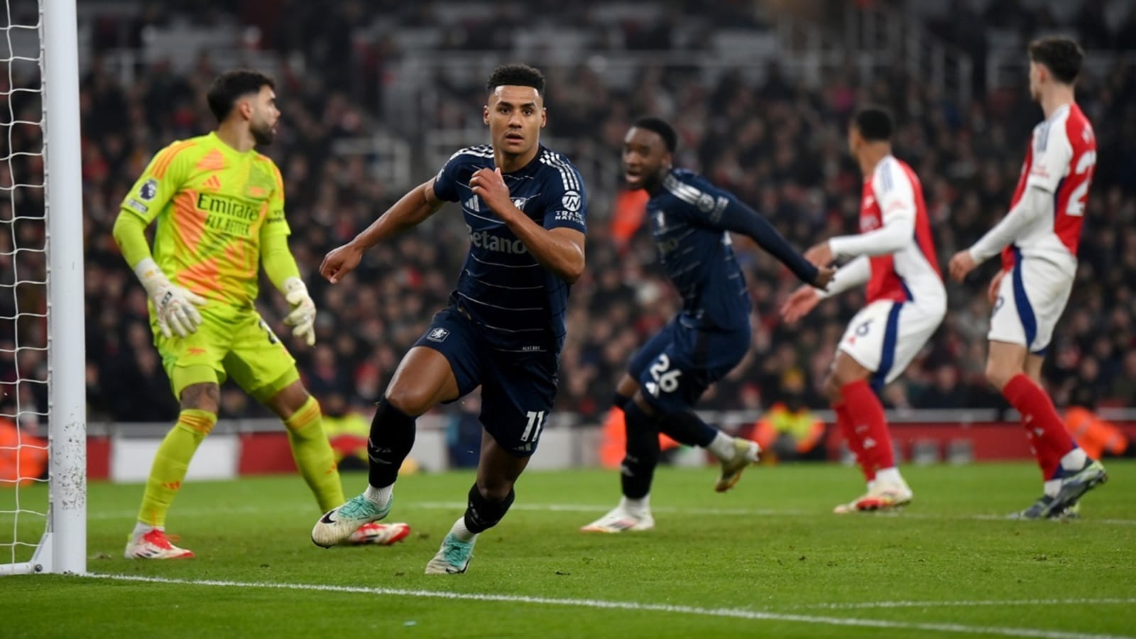 Arsenal could decide to sign Premier League striker over their main targets