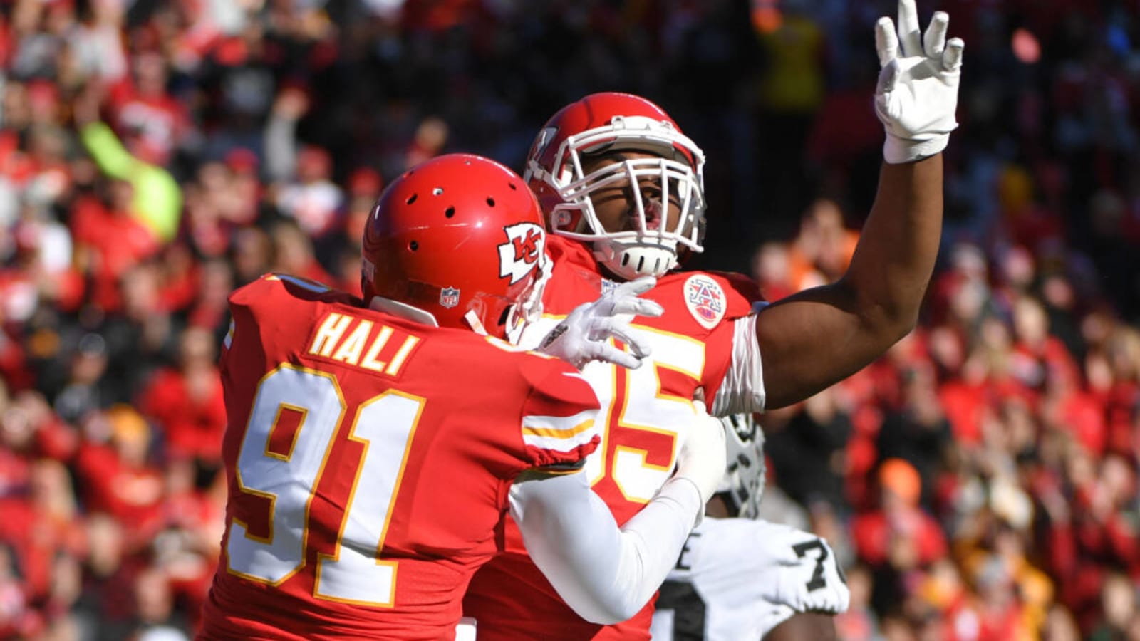 Chiefs DT Chris Jones gives major props to franchise legend Tamba Hali