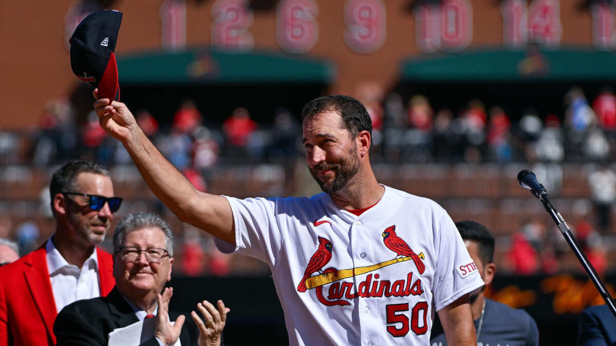 Adam Wainwright kicks off farewell tour with awesome gesture for