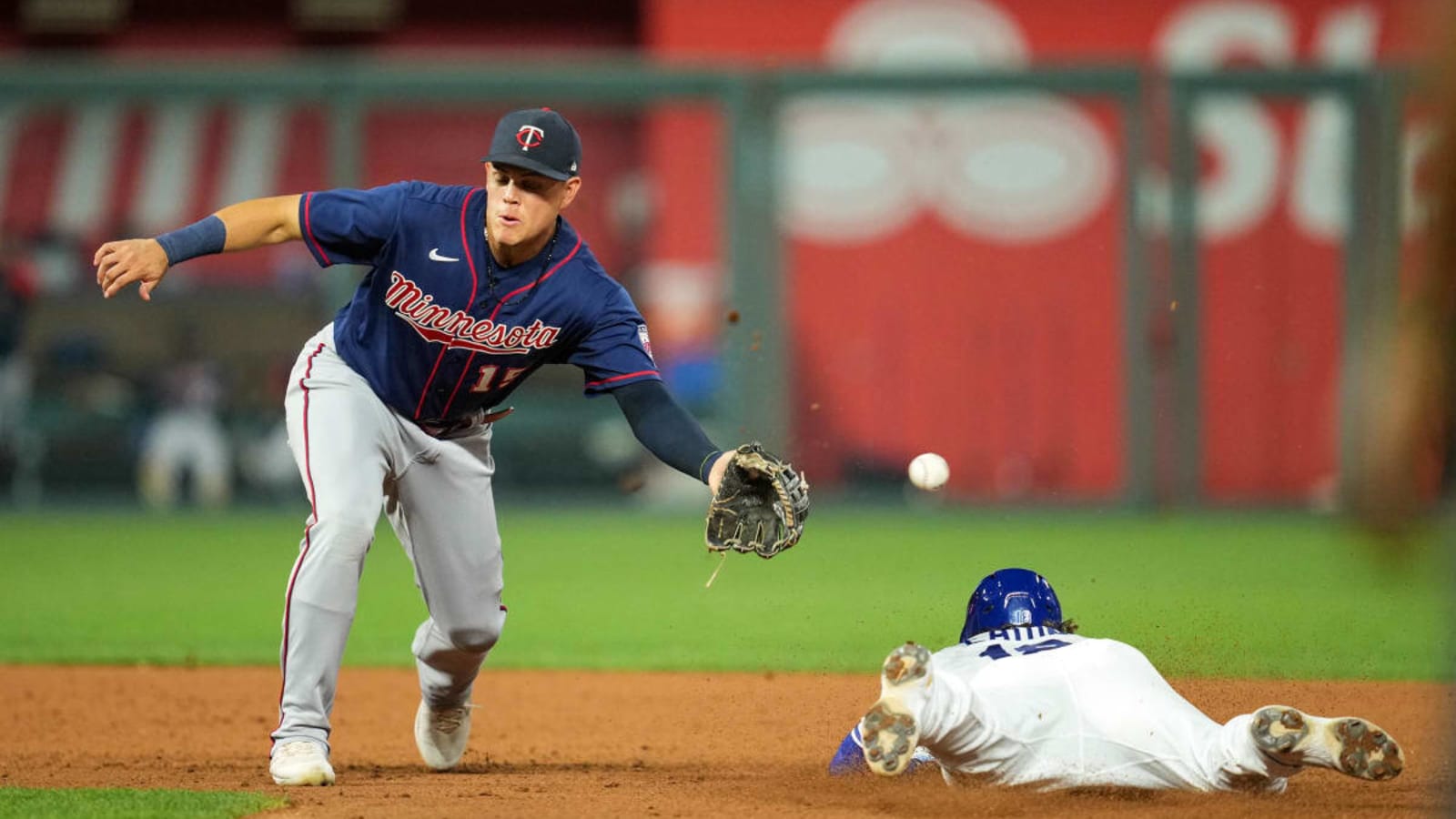 Despite 12 hits, Twins fall 5-4 to Royals