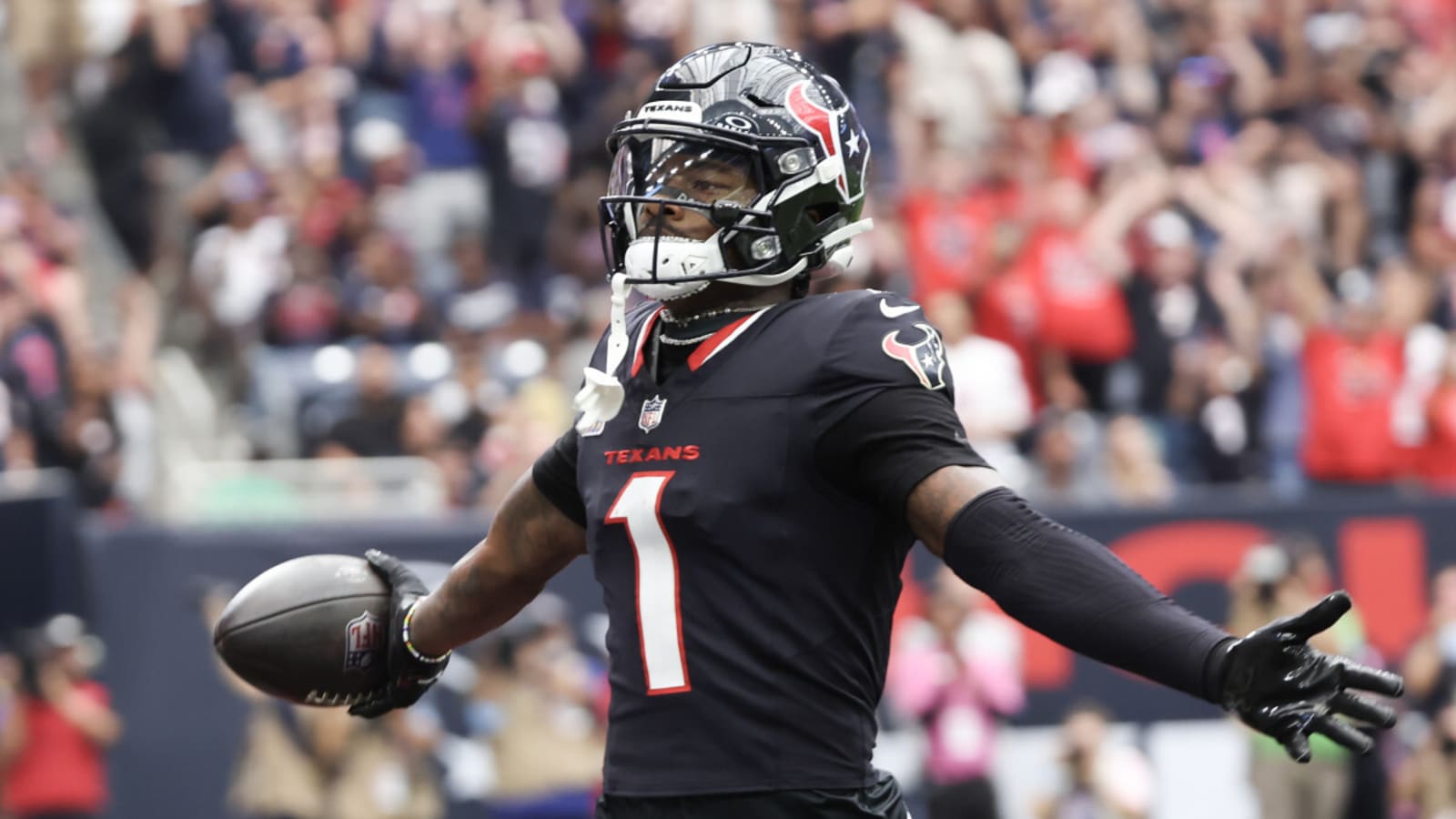 Ex-Star Bills Receiver Linked to Another AFC East Team