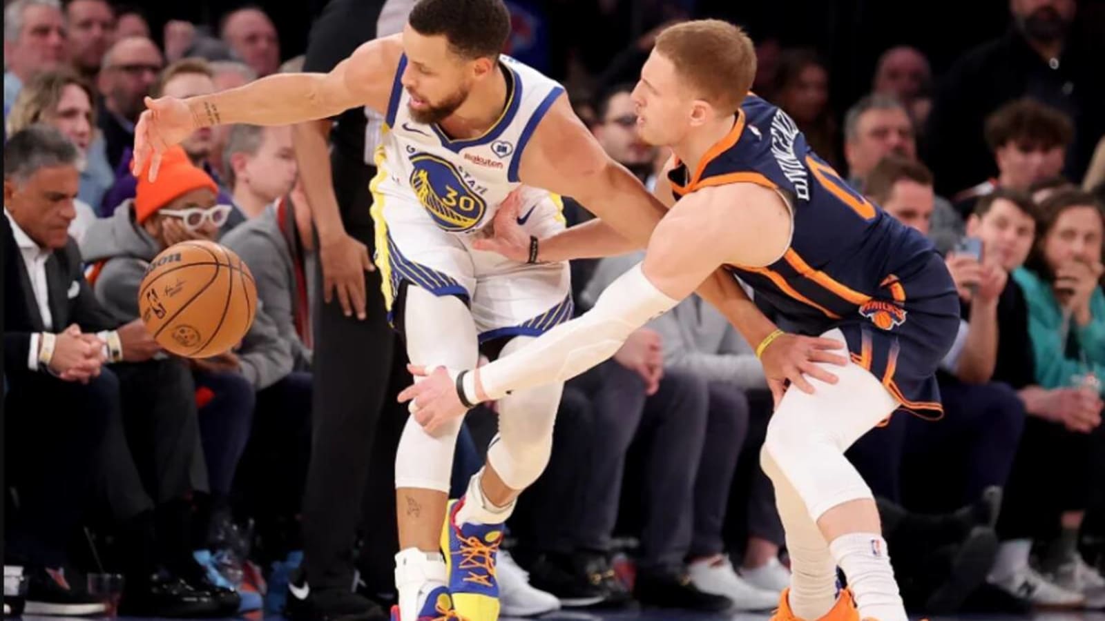 Warriors, Curry Bury Knicks With Skills Old and New