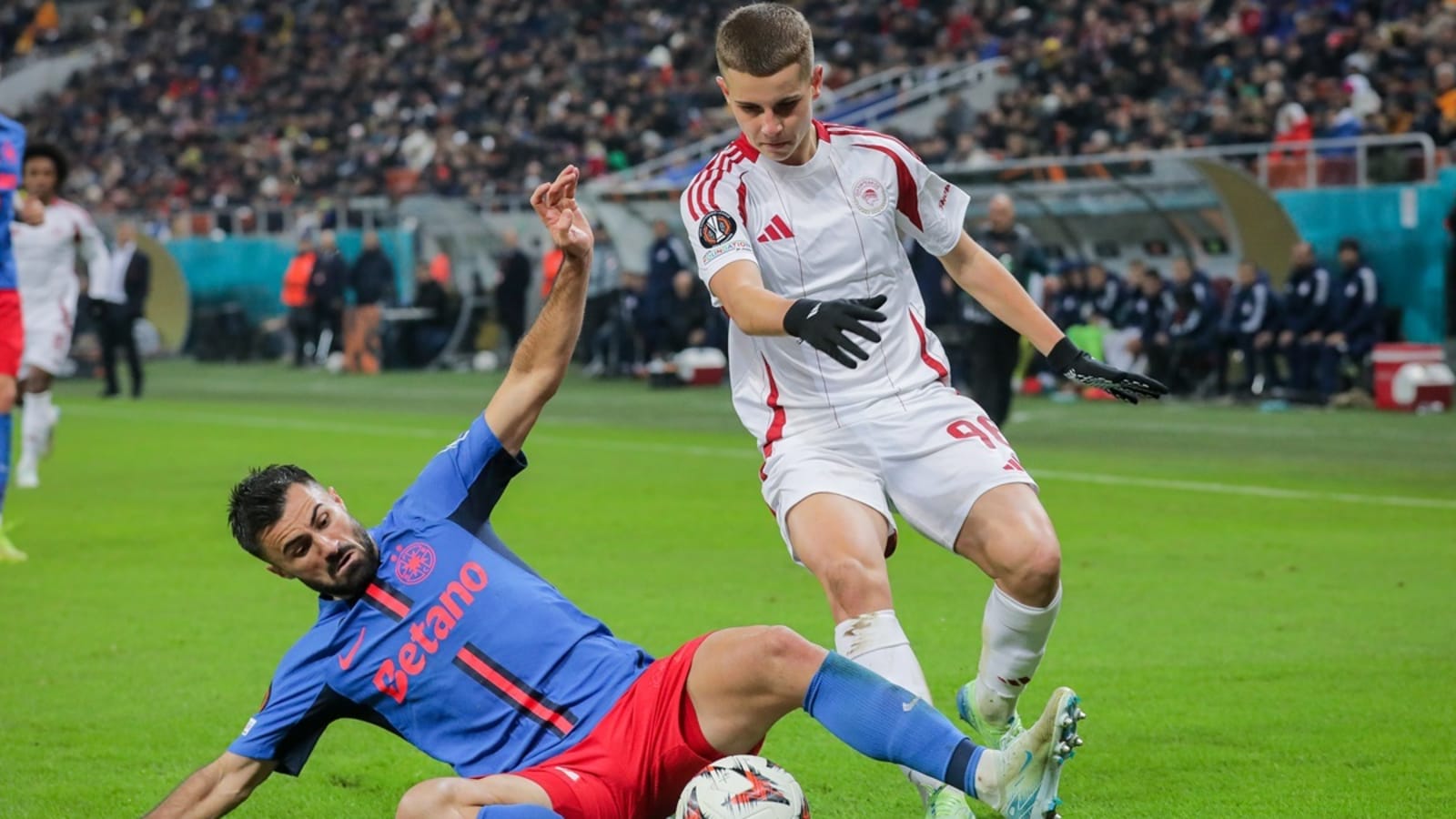 Report – Arsenal is targeting two Olympiacos youngsters