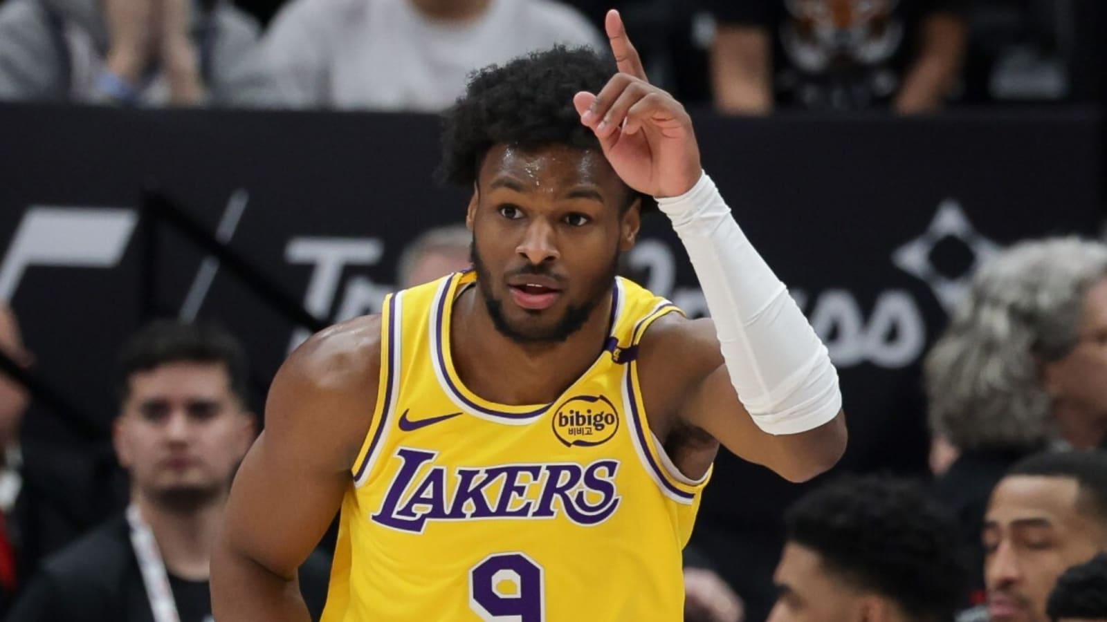 Bronny James Leaves Teammate Dumbfounded After Electric Move