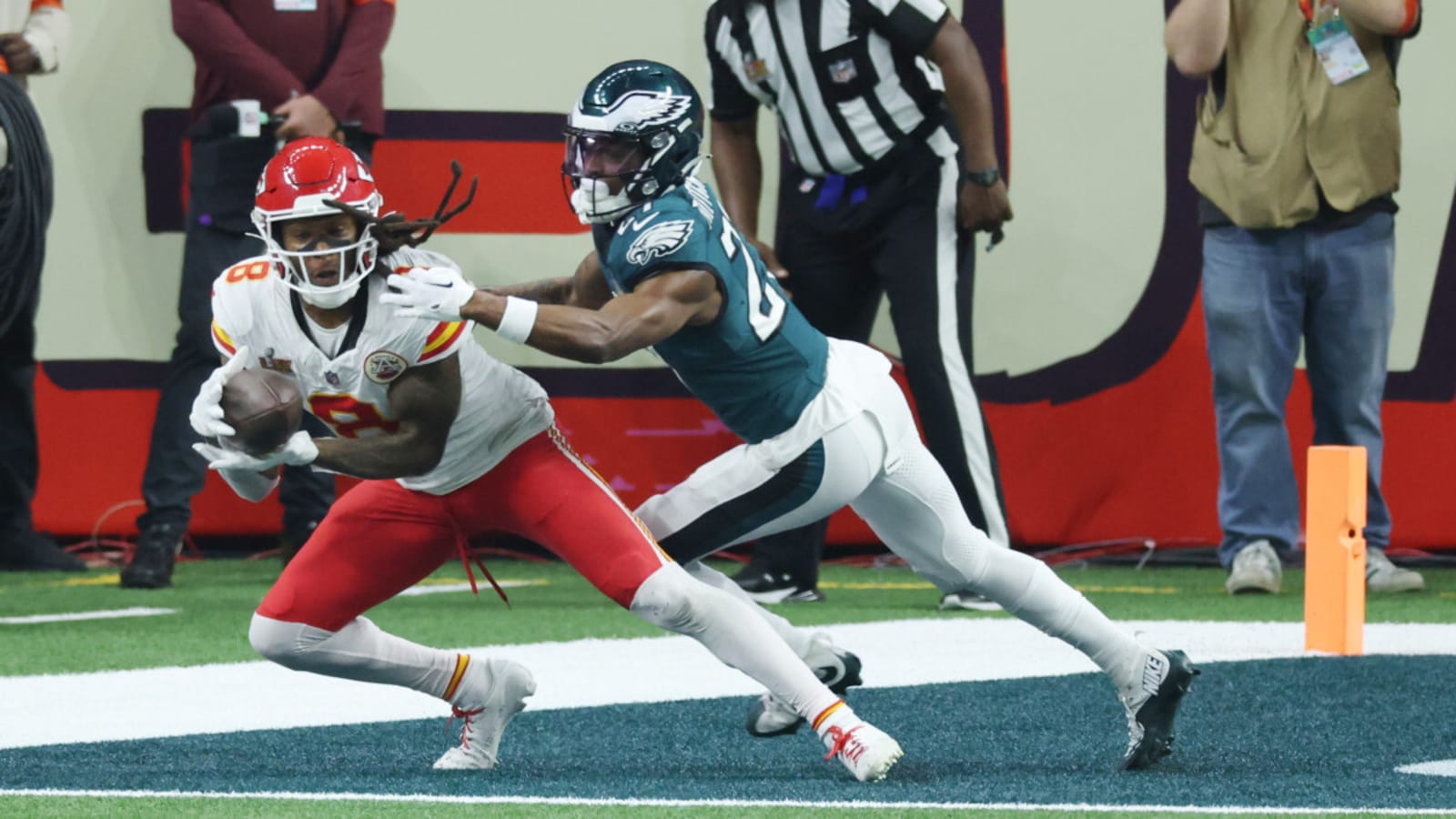 Chiefs WR DeAndre Hopkins sets the record straight on potential retirement after fake Adam Schefter tweet goes viral