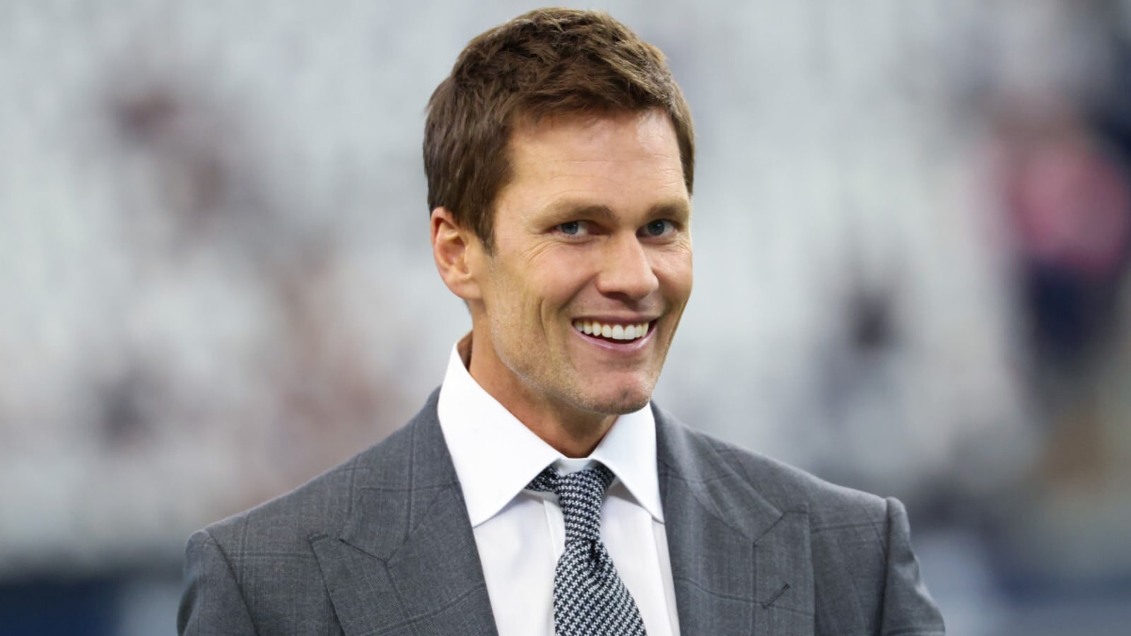 Eli Manning's Three-Word Reaction to Tom Brady's Shirtless Photo