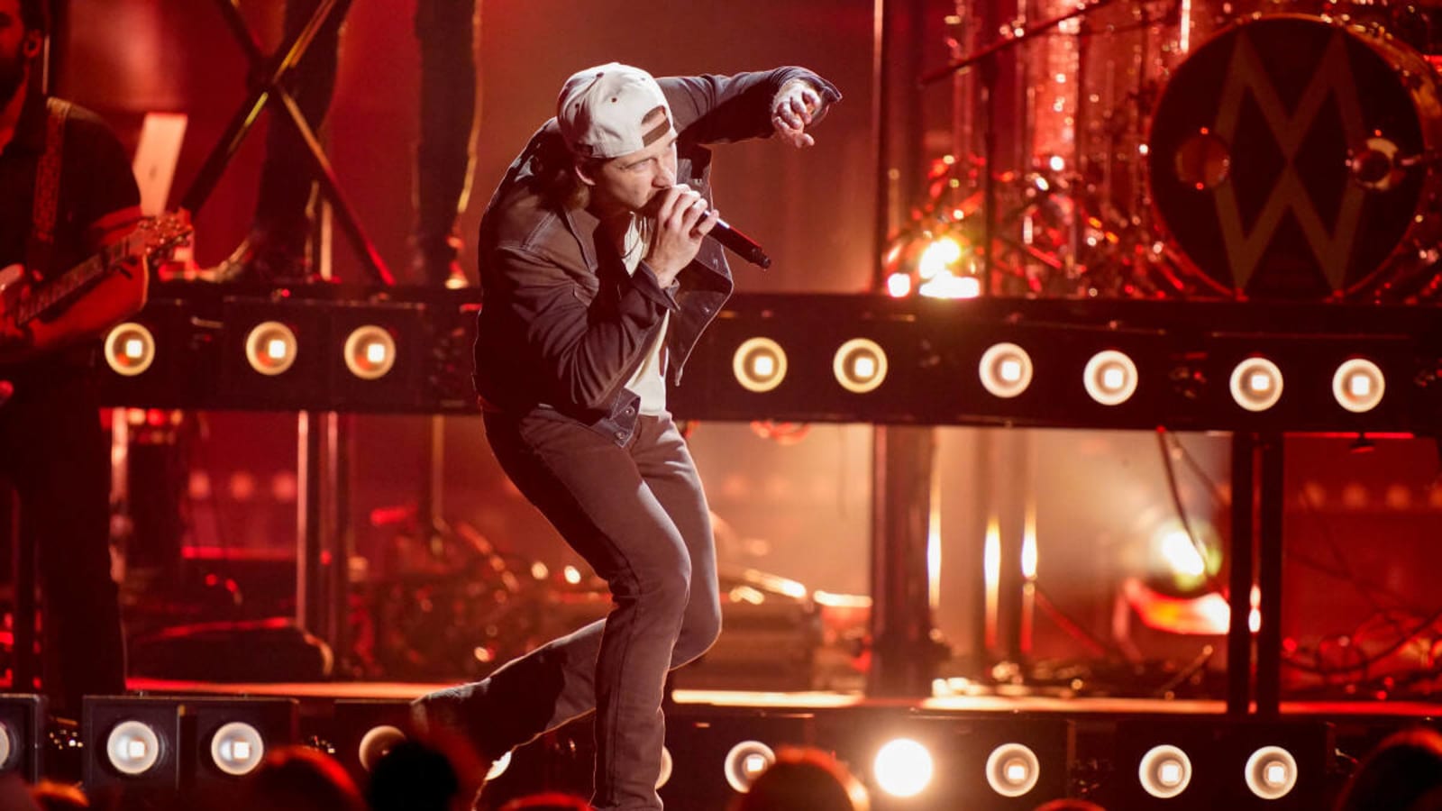 Morgan Wallen Electrifies AT&T Stadium with Unforgettable Performance