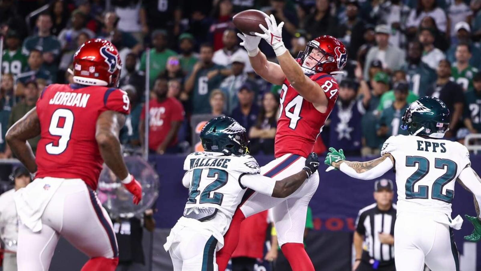 Watch: Texans Rookie Teagan Quitoriano Catches First Career Touchdown vs. Eagles