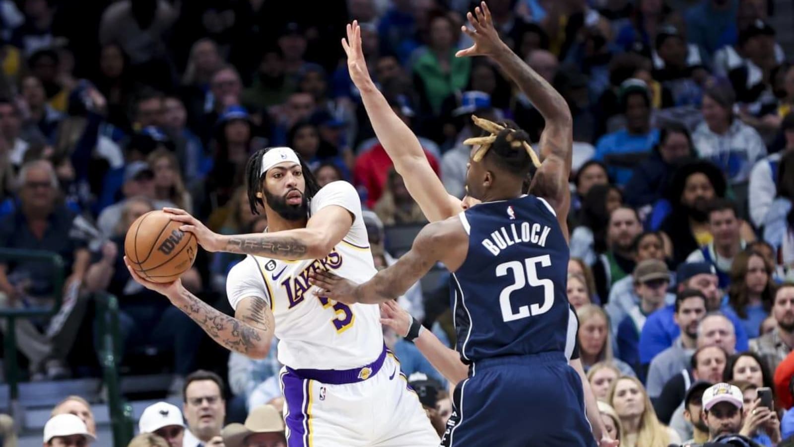 Anthony Davis&#39; Big Outing Leads Lakers&#39; 27-Point Comeback vs. Mavs