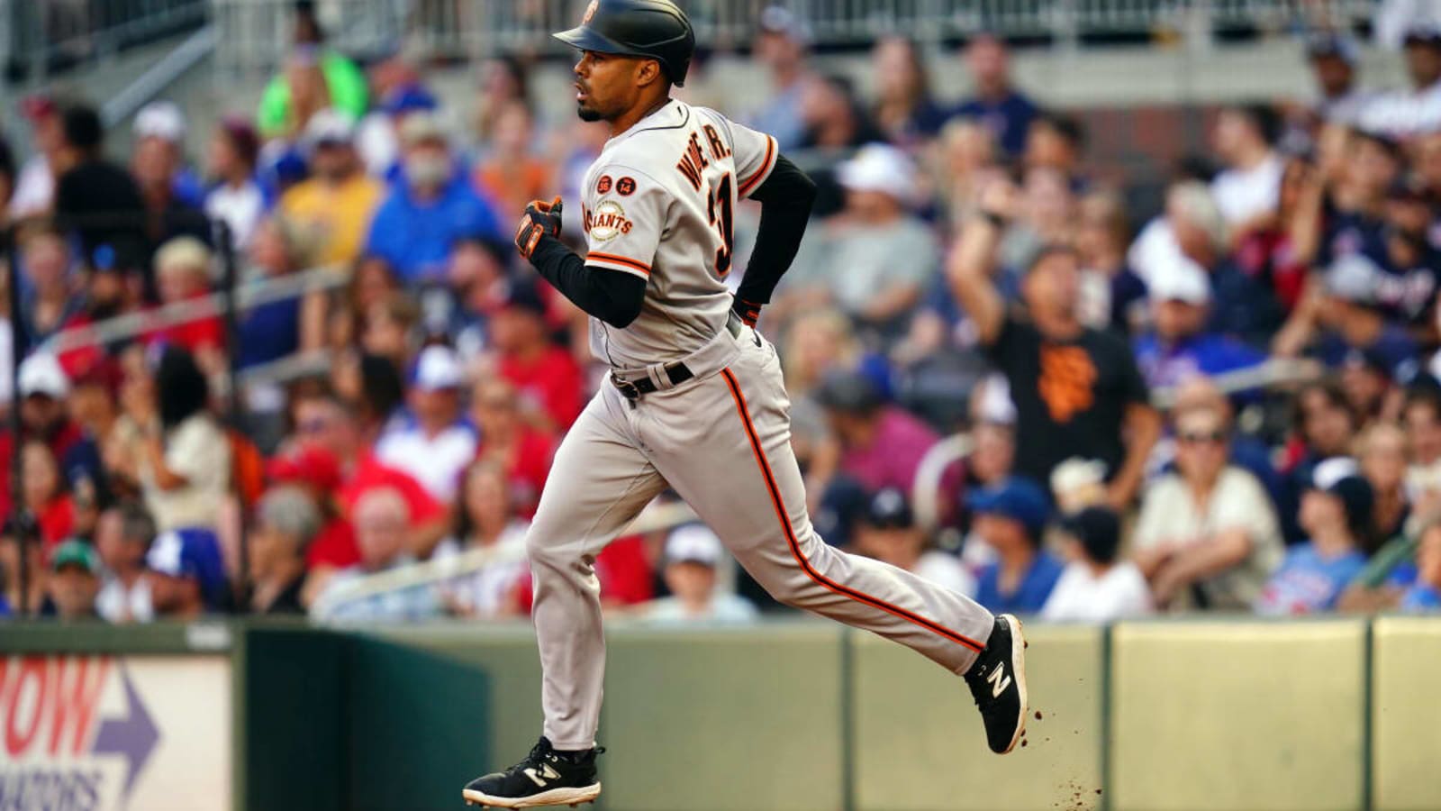  Giants 1B LaMonte Wade Jr. leaves game with injury