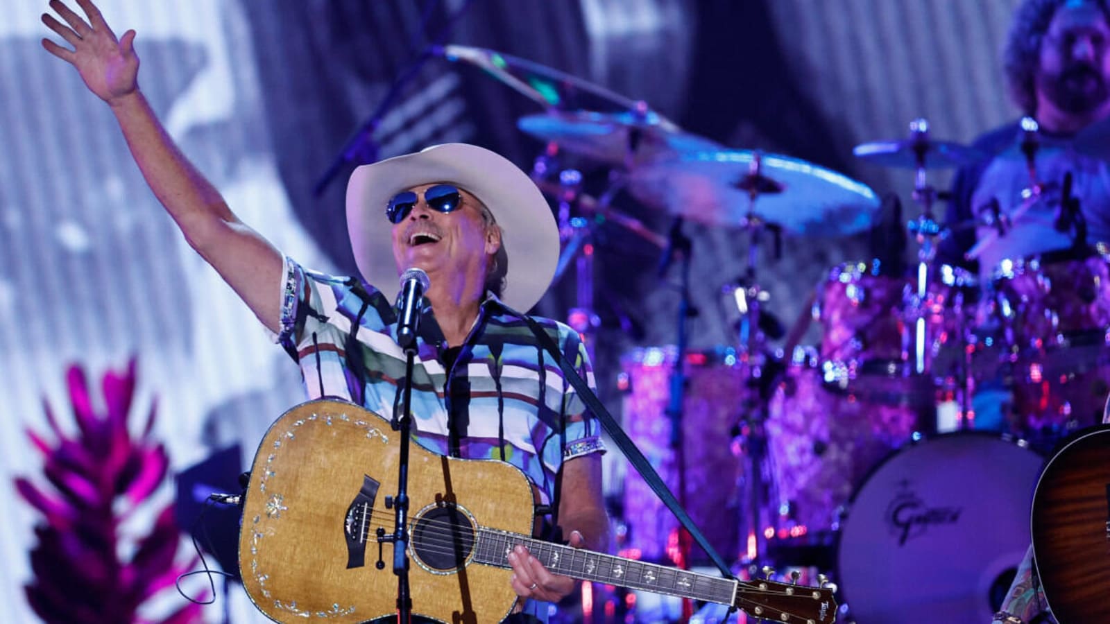 Country Music Legend and Icon Announces Major Life News