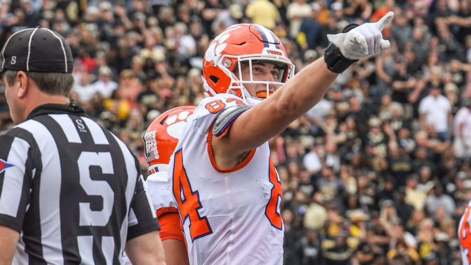 &#39;Dependable&#39; Davis Allen Shines in Clemson Passing Game at Wake Forest