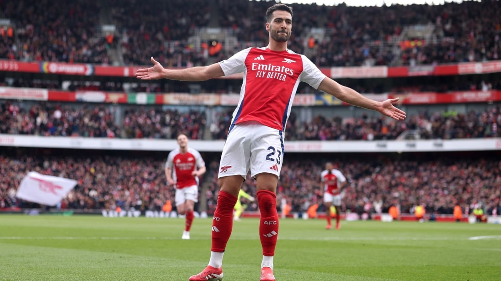 Should Mikel Arteta try Gabriel Martinelli in the central role?