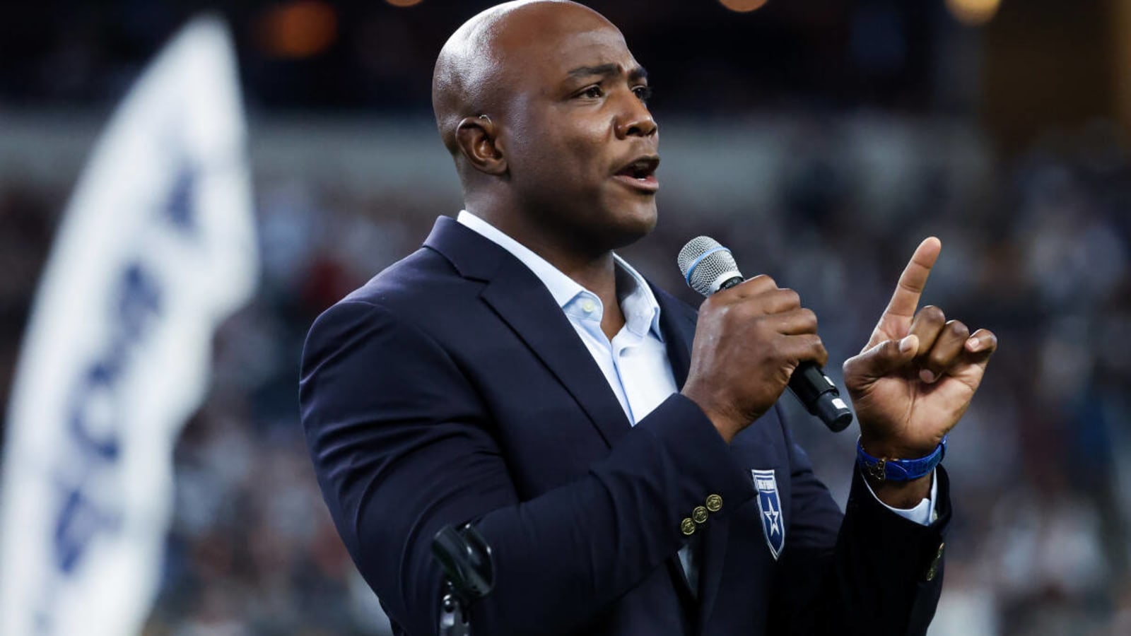 Denver Broncos legend DeMarcus Ware found himself on a singing show and nobody knew it was him