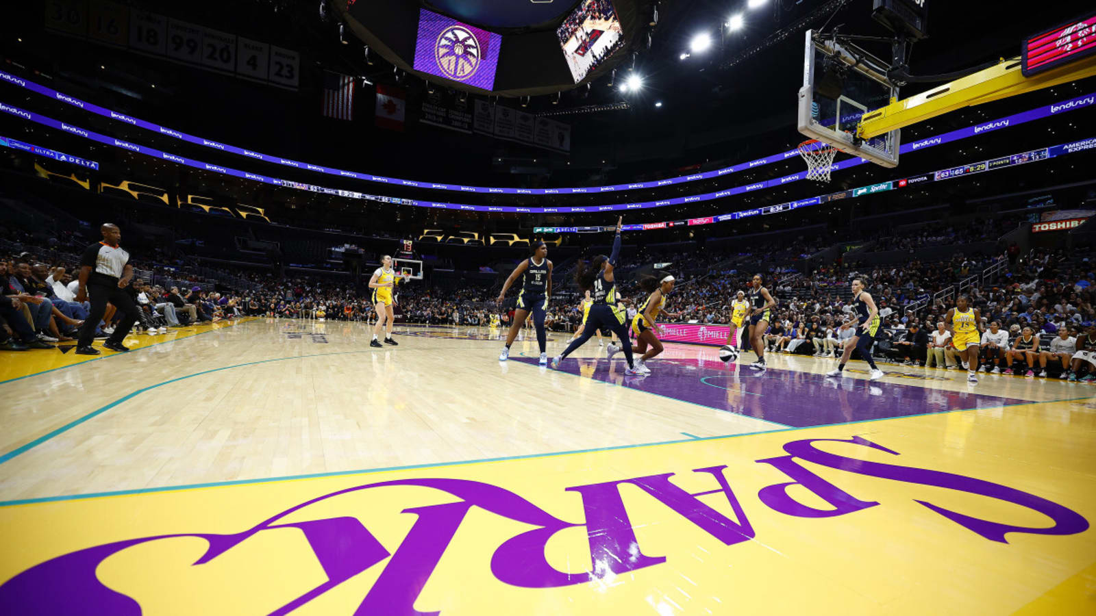 College Coach Leaving Midseason To Become New LA Sparks Head Coach