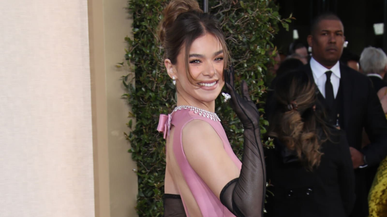 Bills QB Josh Allen&#39;s Girlfriend Hailee Steinfeld Reveals Holiday Plans