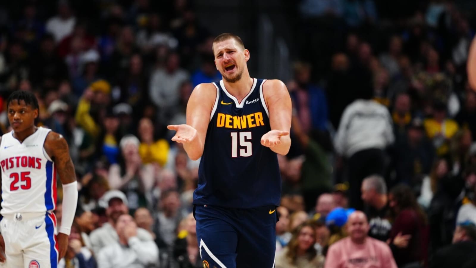 Referee Pissed Off Nikola Jokic With Bad Pass Before A Free Throw