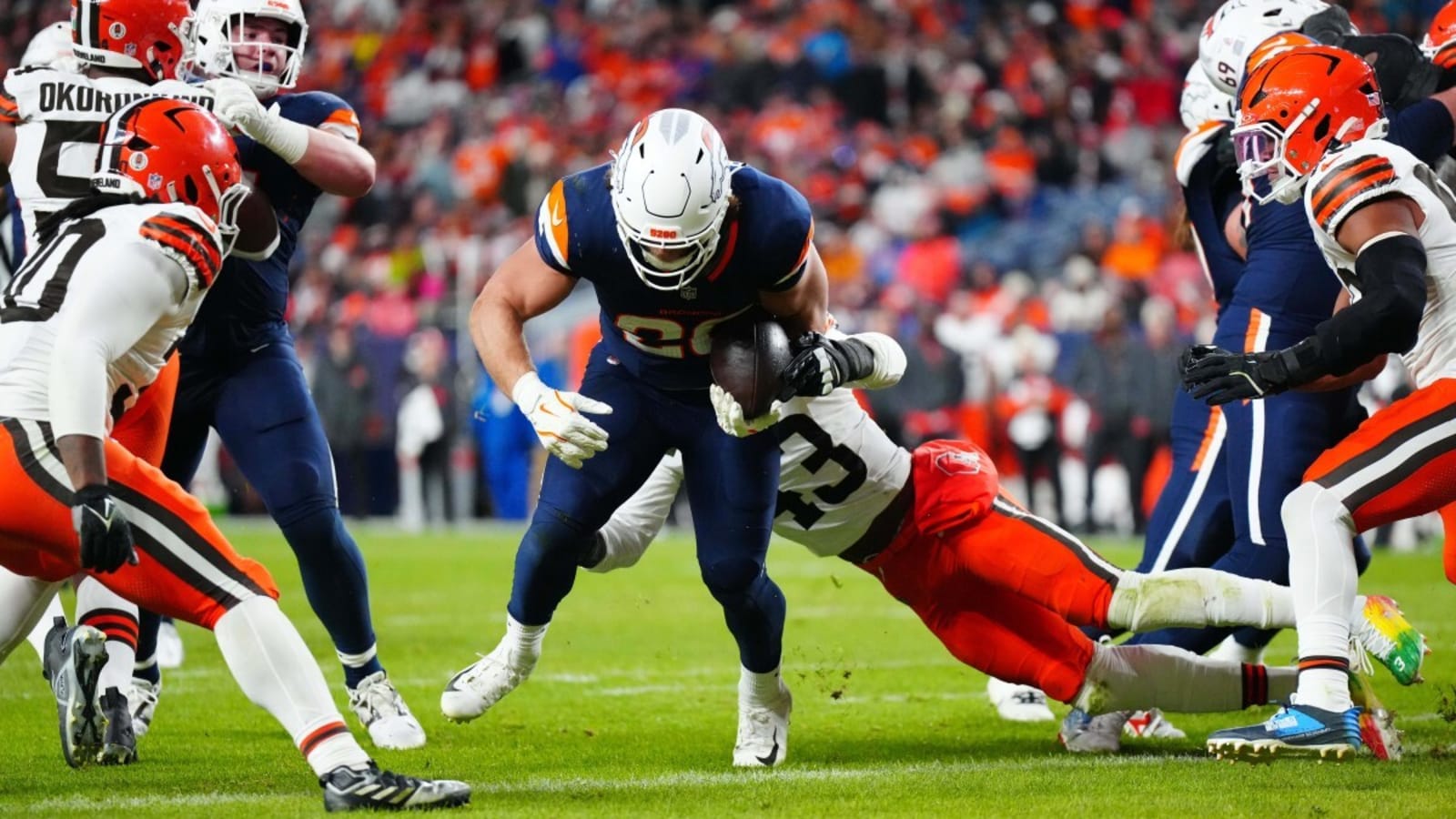 Broncos Re-Sign Starting Fullback