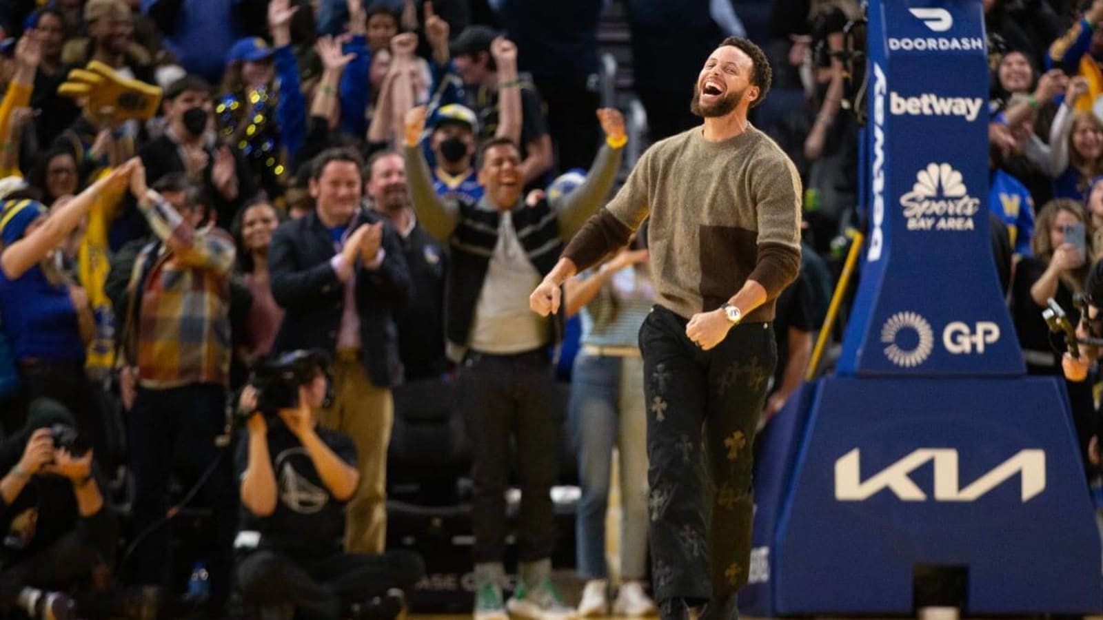 Steph Curry&#39;s Hilarious Reaction to Kevon Looney&#39;s Game Winner vs. Hawks