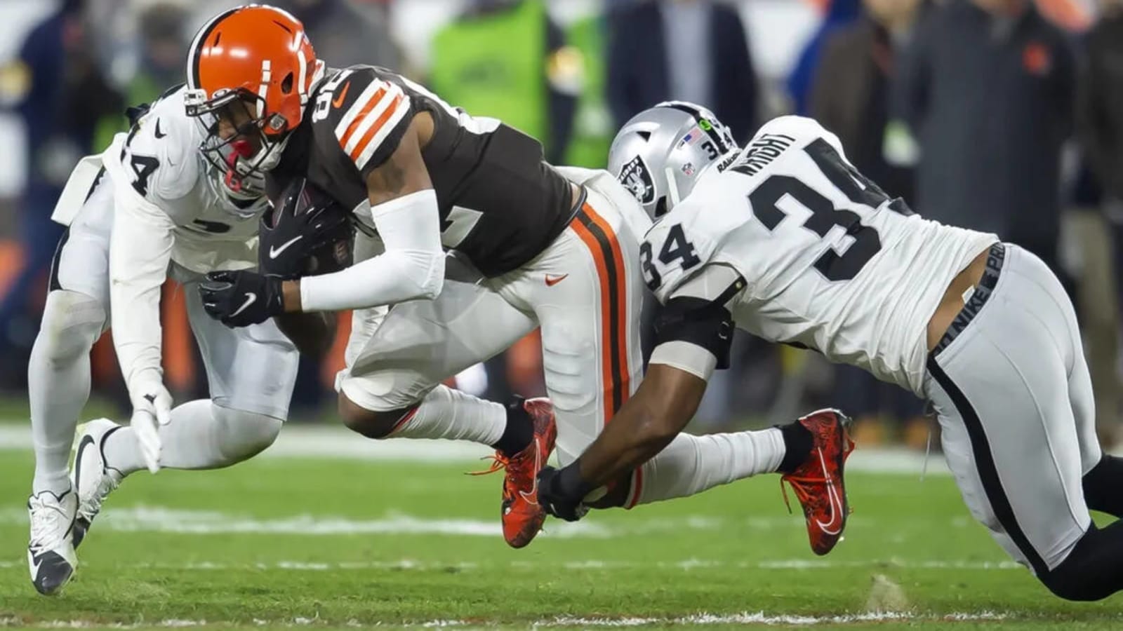 Two former Browns fan favorite players retire after signing short contracts in Cleveland
