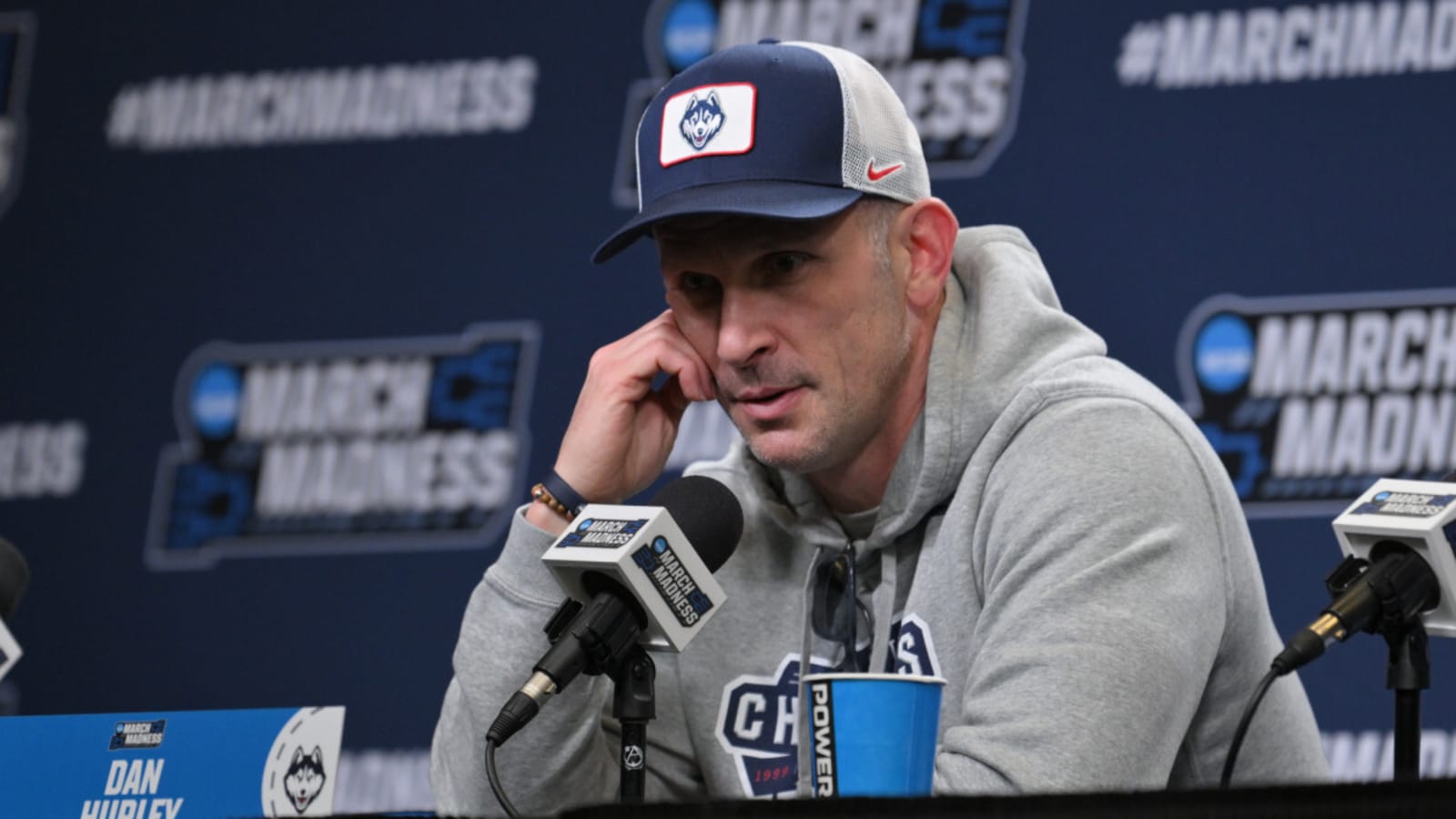 UConn&#39;s Dan Hurley Gets Strong Message From Transfer on Sunday