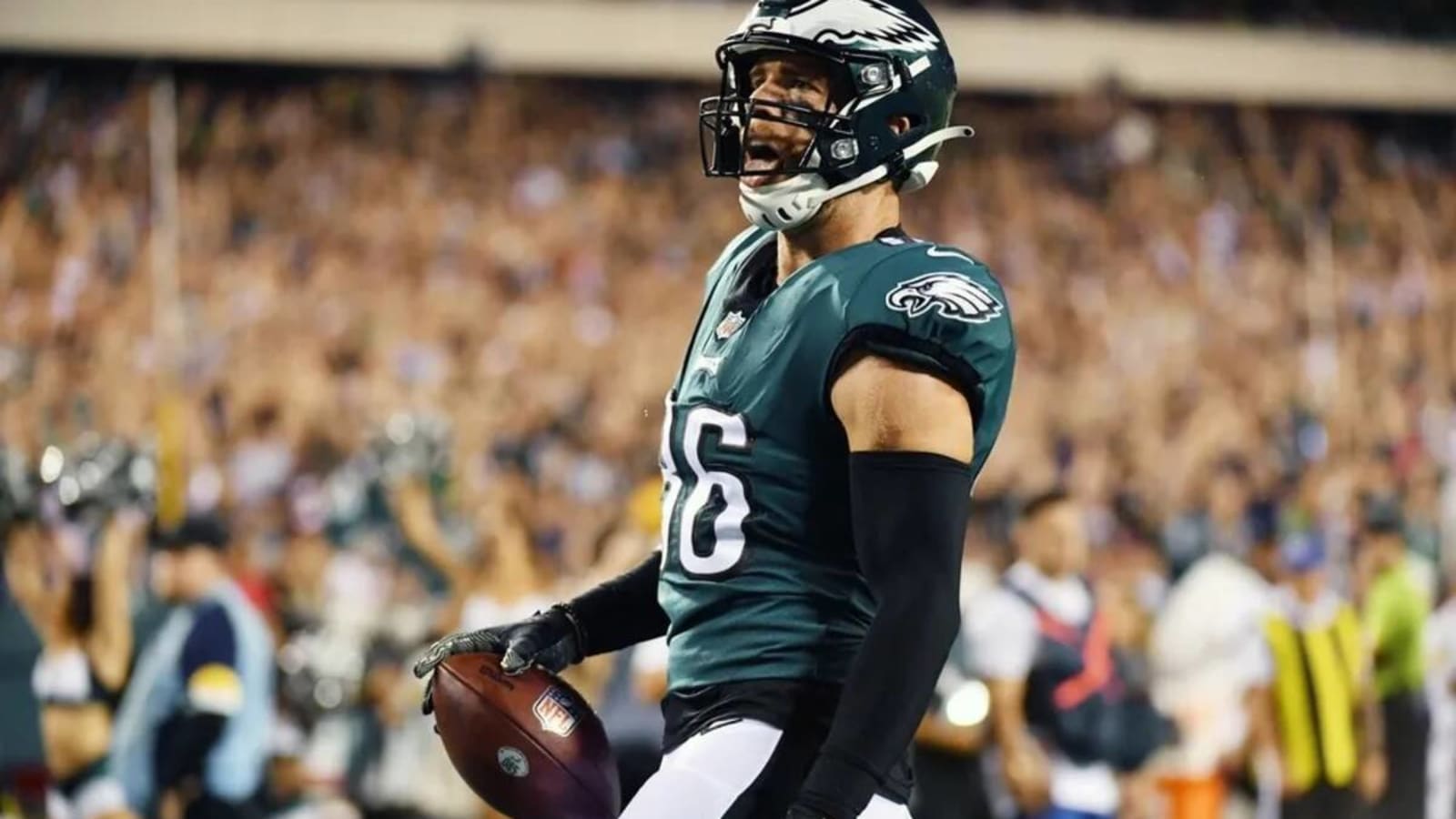 Ex-Eagles star TE returns to NFC East on 1-year deal with Commanders